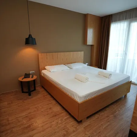 Alvin Comfort Kryemëdhej