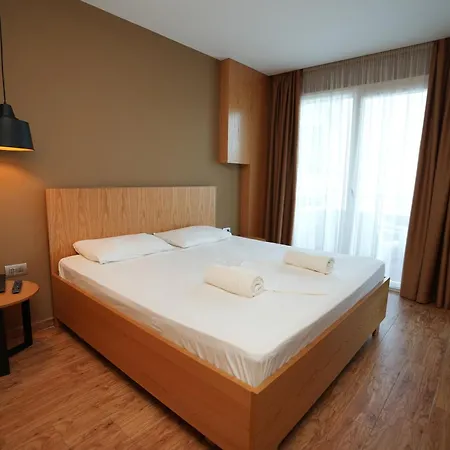 Alvin Comfort 4* Kryemëdhej