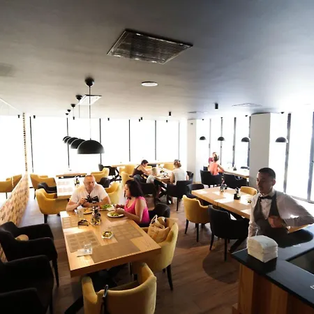 Alvin Comfort ホテル