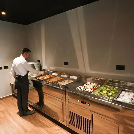 Hotel Alvin Comfort 4*