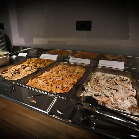 Alvin Comfort ホテル Kryemëdhej