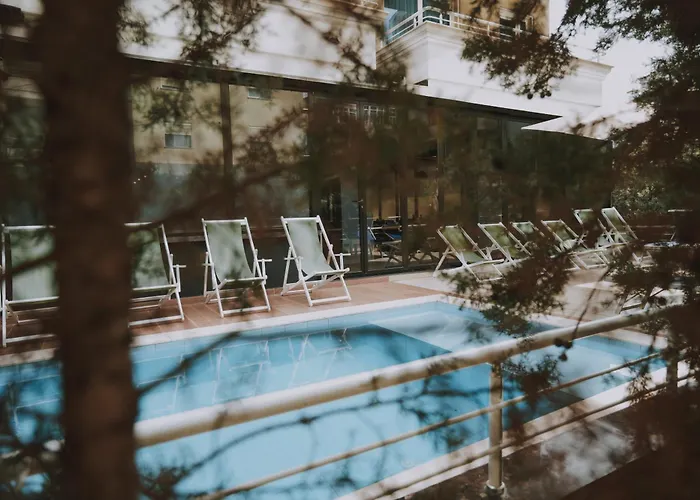 Alvin Comfort Kryemedhej