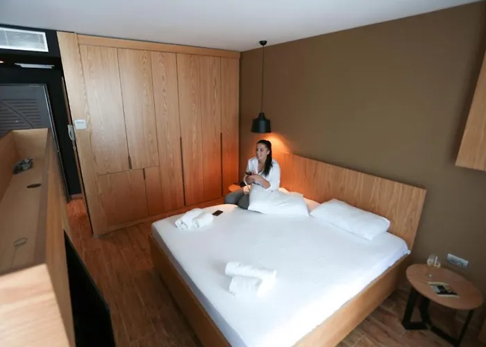 Alvin Comfort Отель