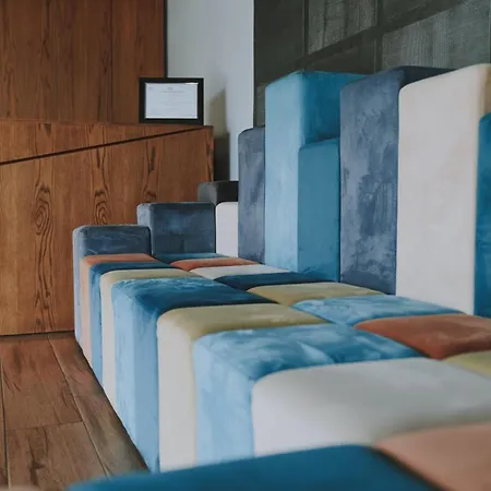 Otel Alvin Comfort Kryemëdhej
