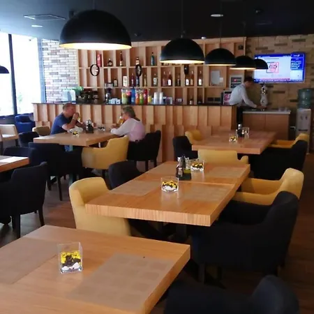 Otel Alvin Comfort Kryemëdhej