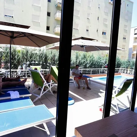 Otel Alvin Comfort Kryemëdhej