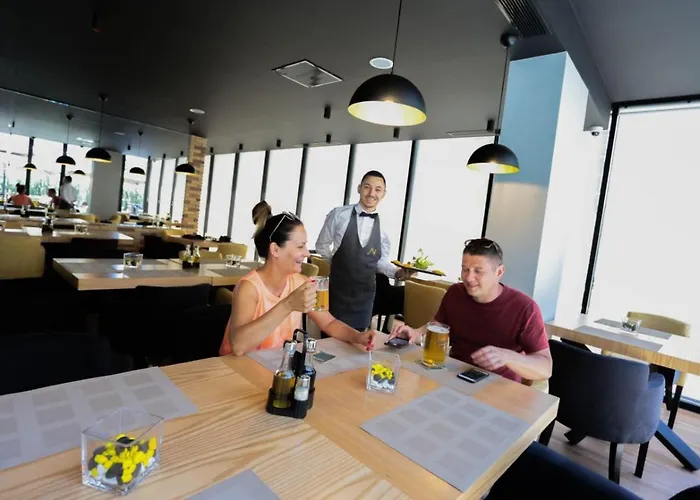 酒店 Alvin Comfort 4*