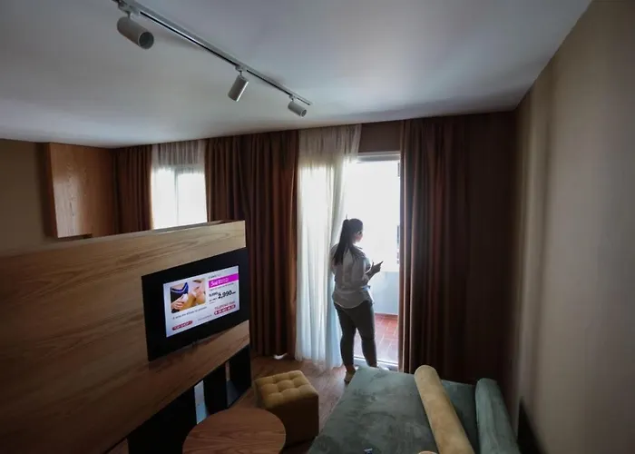 酒店 Alvin Comfort Kryemëdhej